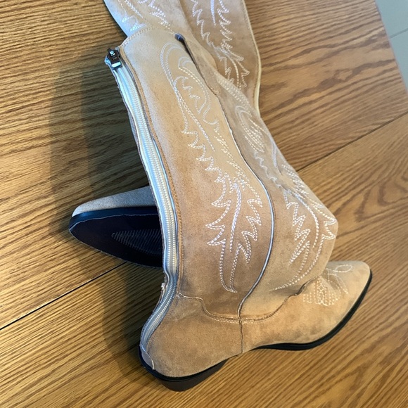 SHEIN boots.  TAN.   Size 41.   All man made materials.  NEW! - Picture 4 of 4